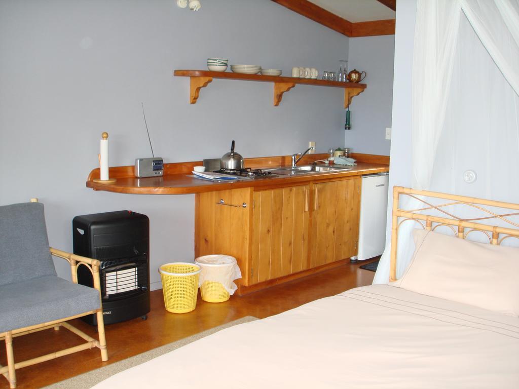 Manuka Lodge Tryphena Eksteriør bilde
