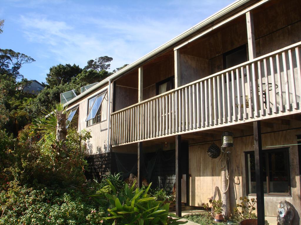 Manuka Lodge Tryphena Eksteriør bilde
